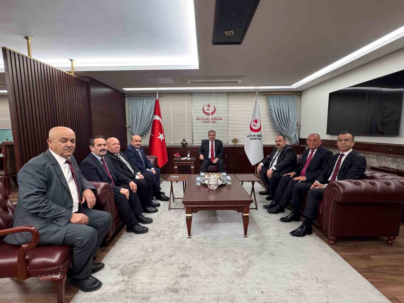 Belediye başkanları ve AK Parti Eskişehir İl Başkanı Albayrak, BBP lideri Destici&rsquo;yi ziyaret etti
