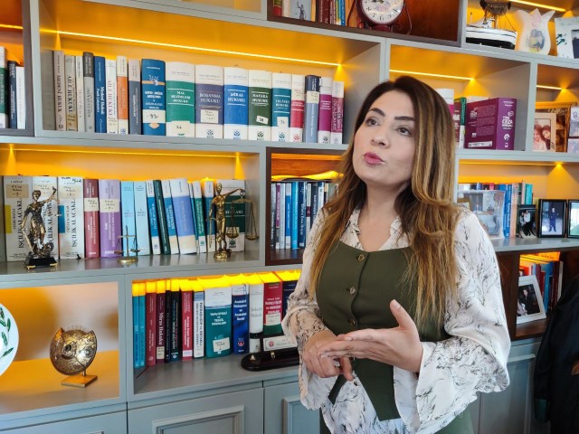 Depremde ölenlerin altınlarını çalan eski polise, aynı gün önce tutuklama, sonra adli kontrol verilmesi tepki çekti