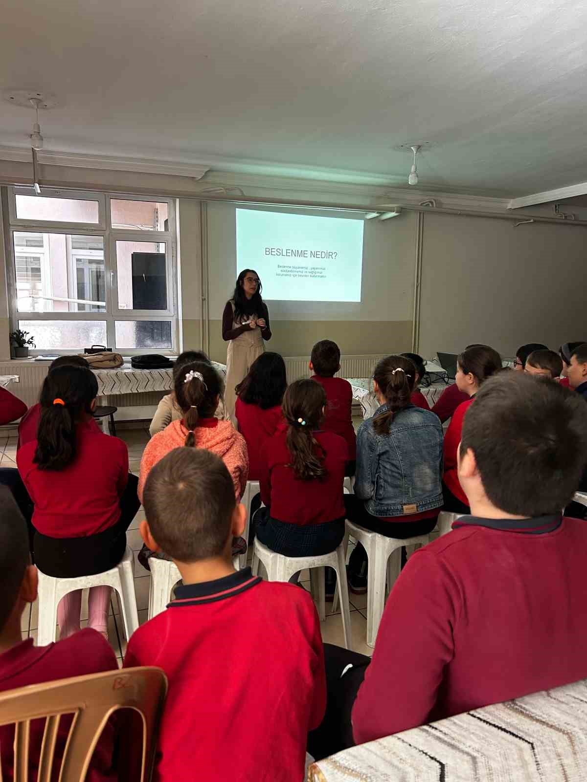 Muğla&rsquo;da &ouml;ğrencilere temel beslenme eğitimi veriliyor
