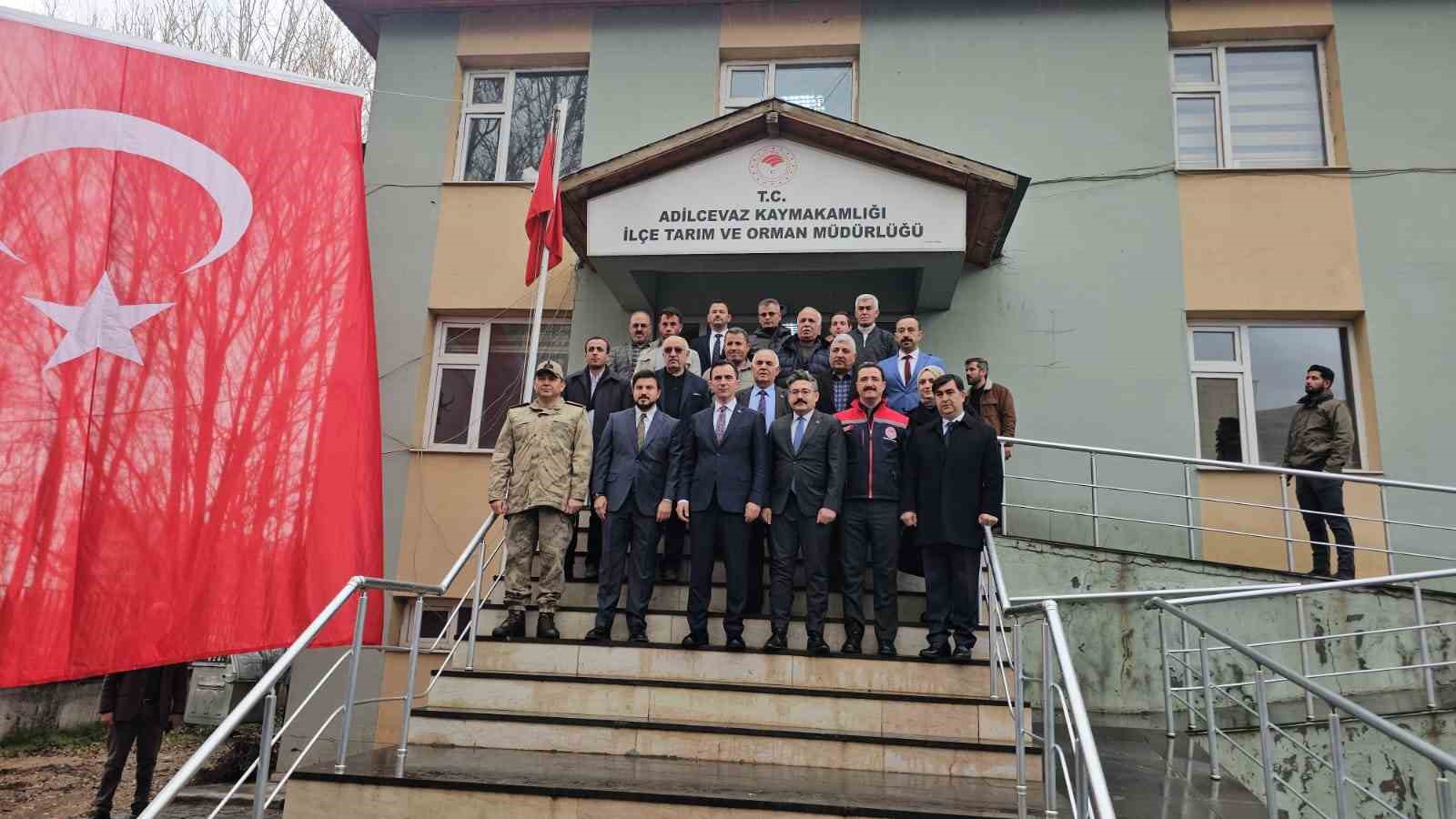 Adilcevaz&rsquo;da 12 bin aşılı ceviz fidanı dağıtıldı
