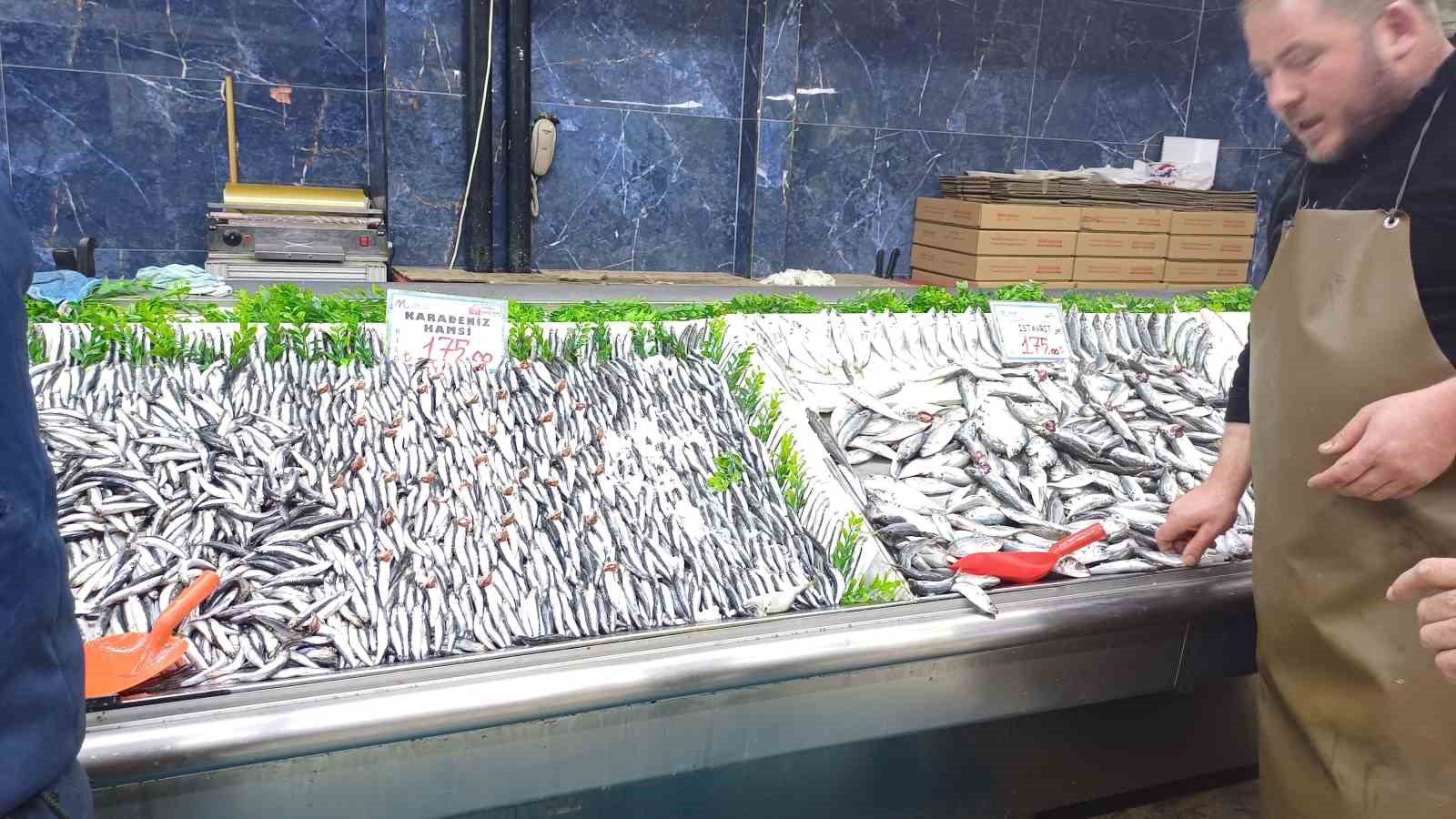 Tezgahlarda palamut yok, hamsi &ccedil;ok
