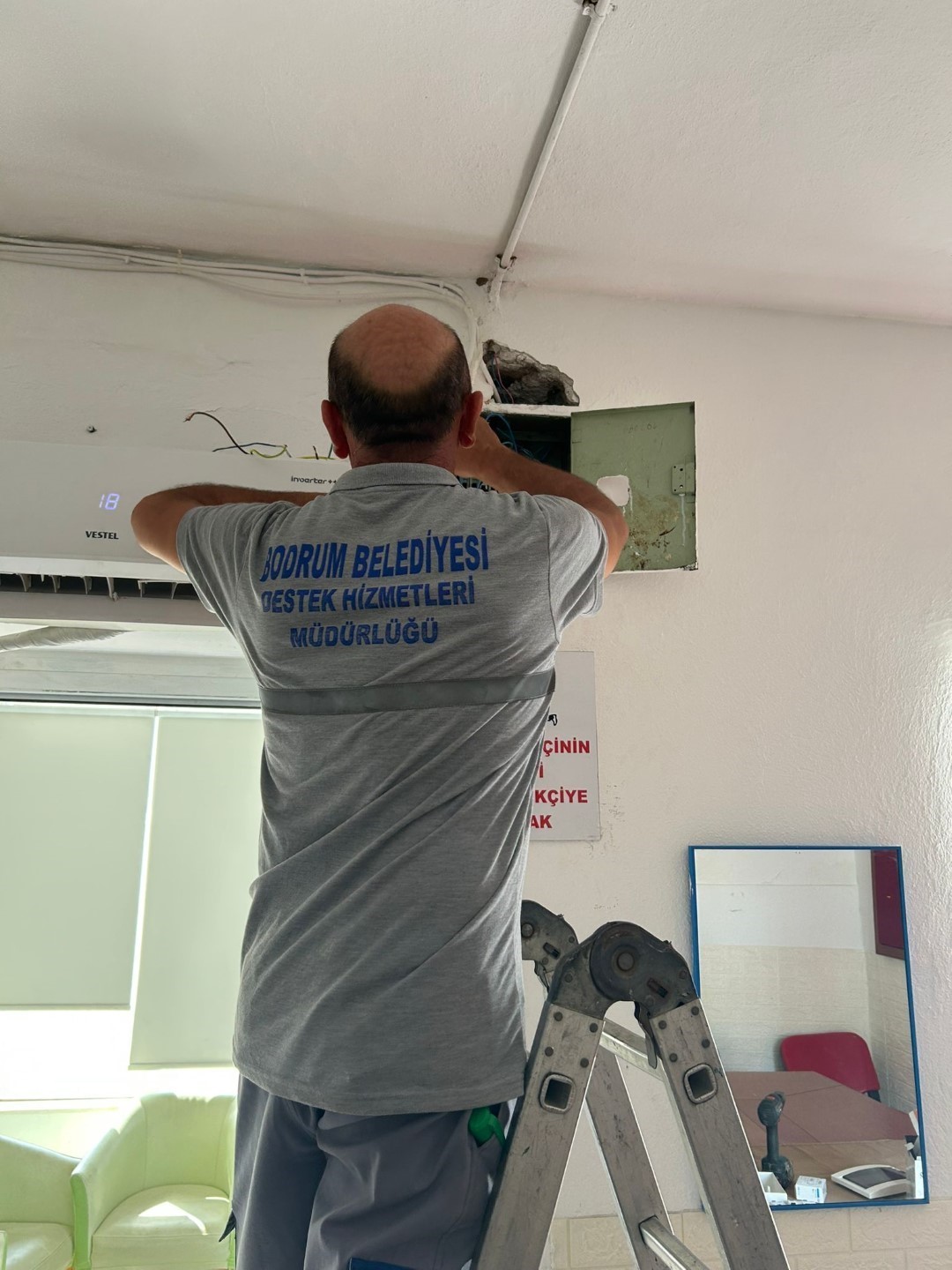 Bodrum Belediyesi, okullardaki bakım ve onarım çalışmalarını sürdürüyor
