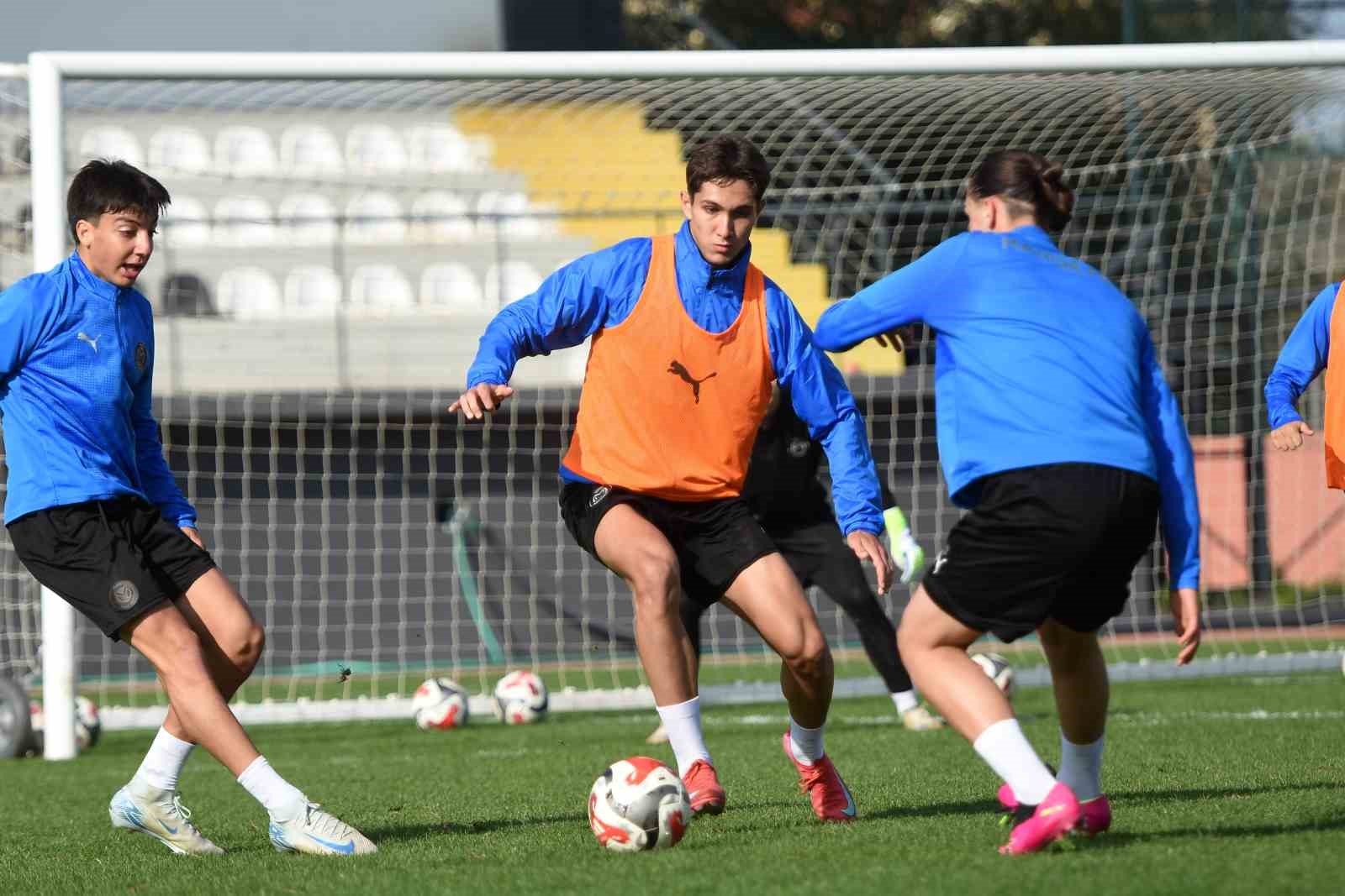 Manisa FK, Serikspor hazırlıklarına &ccedil;arşamba g&uuml;n&uuml; başlayacak
