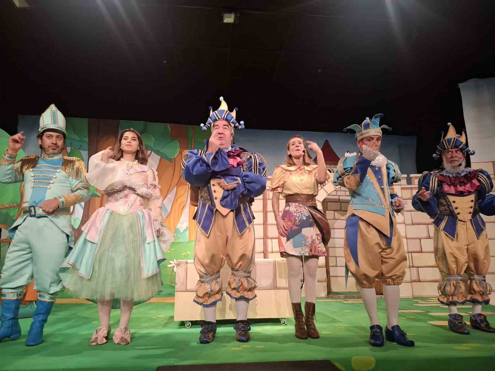 "Her Çocuğa Bir Tiyatro, Her Kalbe Kitap Sevgisi"