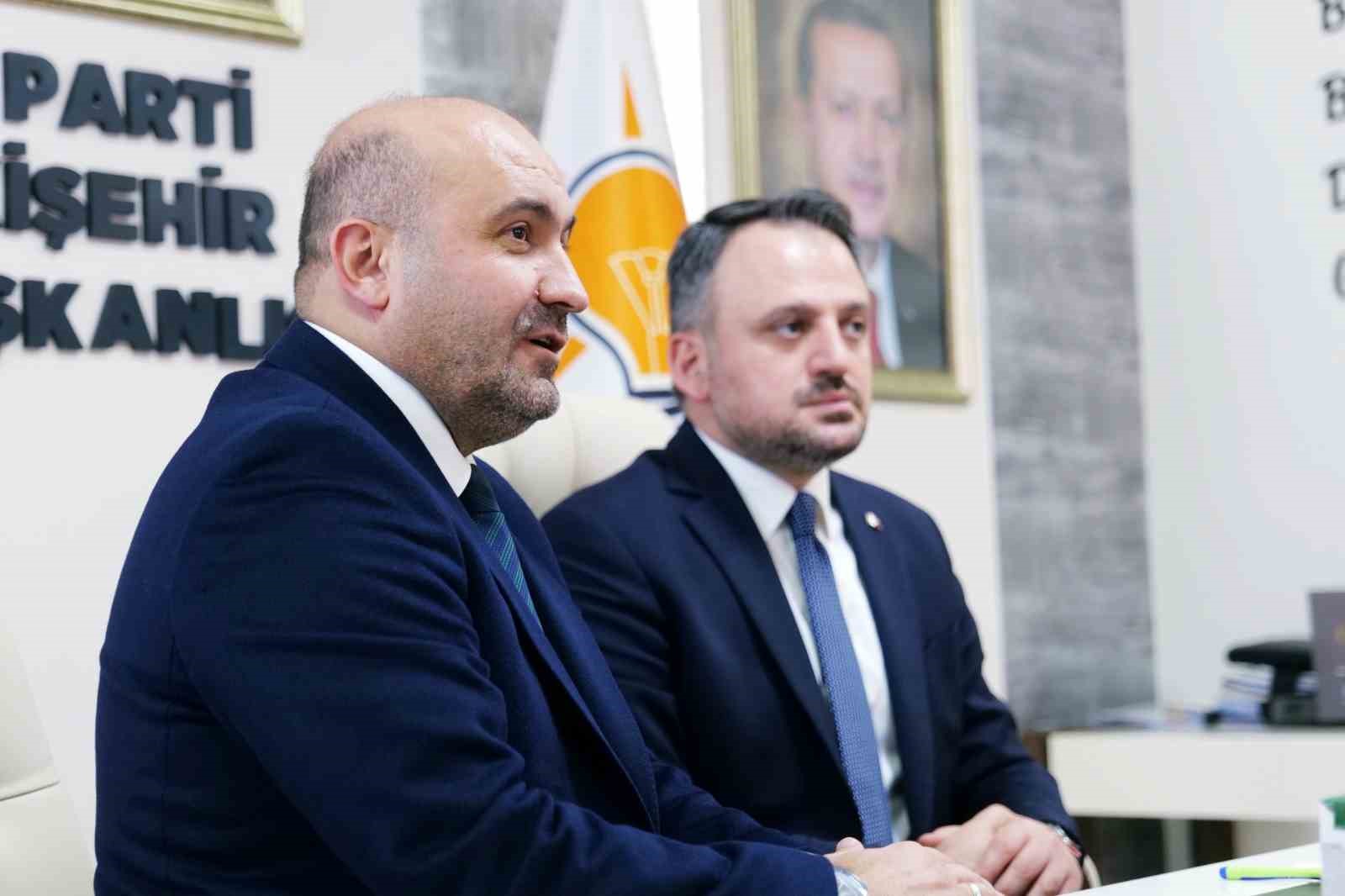 Gen&ccedil;lik ve Spor Bakan Yardımcısı Eminoğlu, AK Parti Eskişehir Teşkilatı ile istişarede bulundu
