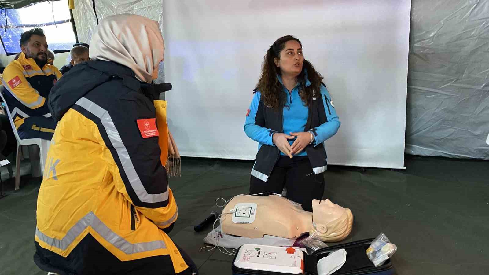 Vali &Ccedil;algan: &rsquo;Acil sağlık talebinde m&uuml;dahaleyi kent merkezinde ortalama 5.7 dakikaya kadar indirdik&rsquo;
