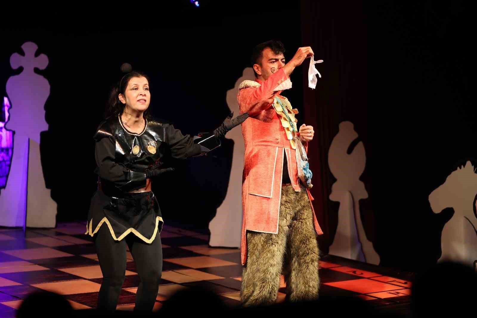 Merkezefendi Kent Tiyatrosu çocuklarla buluşuyor