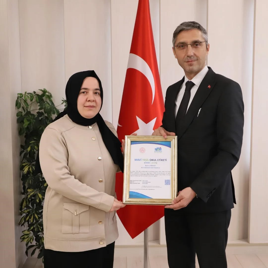 Bayburt’ta iki okula ‘Mavi Yeşil Okul’ etiketi verildi