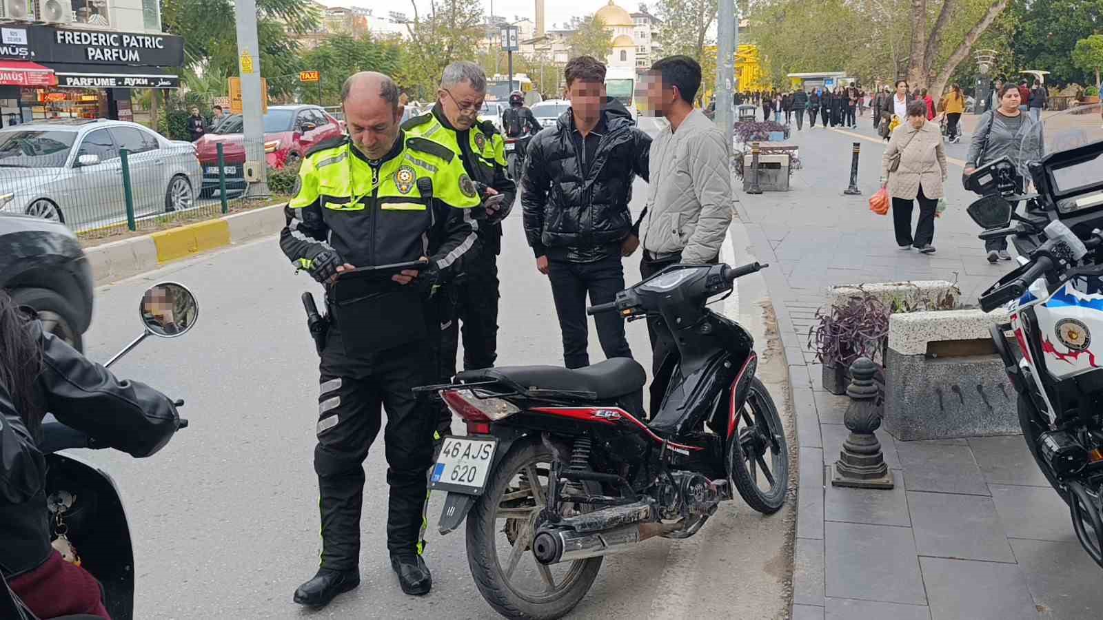 Manavgat&rsquo;ta motosikletlilerin kask ve eldiven kullanım oranı y&uuml;zde 90
