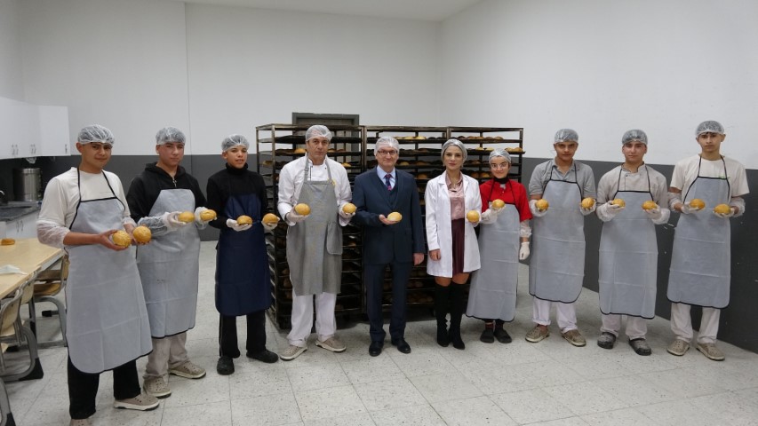 Fabrika gibi çalışan lisenin yıllık cirosu 1,5 milyon