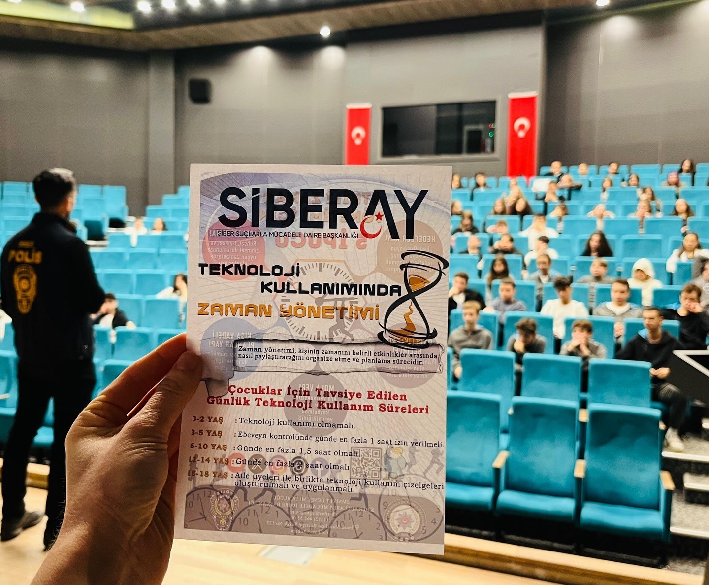 K&uuml;tahya İl Emniyet M&uuml;d&uuml;rl&uuml;ğ&uuml;&rsquo;nden &ouml;ğrencilere siber farkındalık semineri
