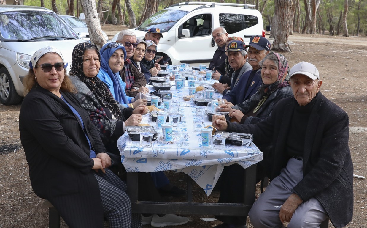 Kıbrıs gazileri ve aileleri piknikte buluştu
