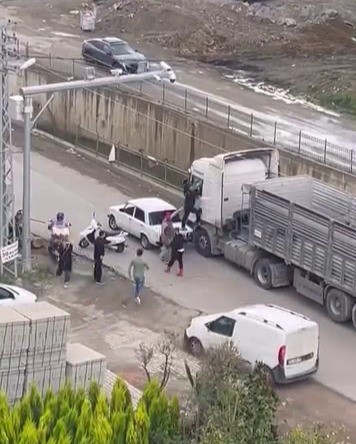 Samsun’da tır şoförüne sopayla saldırdılar