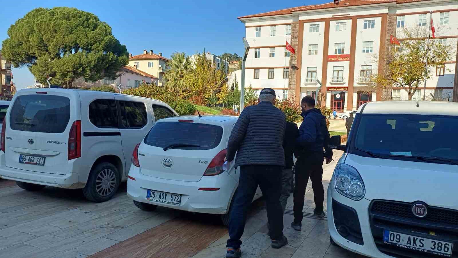 Eşini sırtından bı&ccedil;aklayan şahıs tutuklandı
