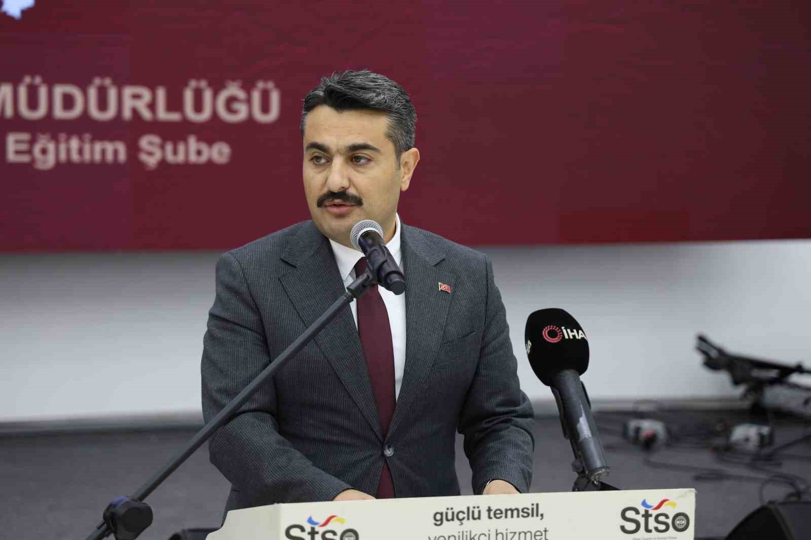 Sivas&rsquo;ta &ouml;ğrenciler, meslek sekt&ouml;rleri temsilcileri ile buluştu
