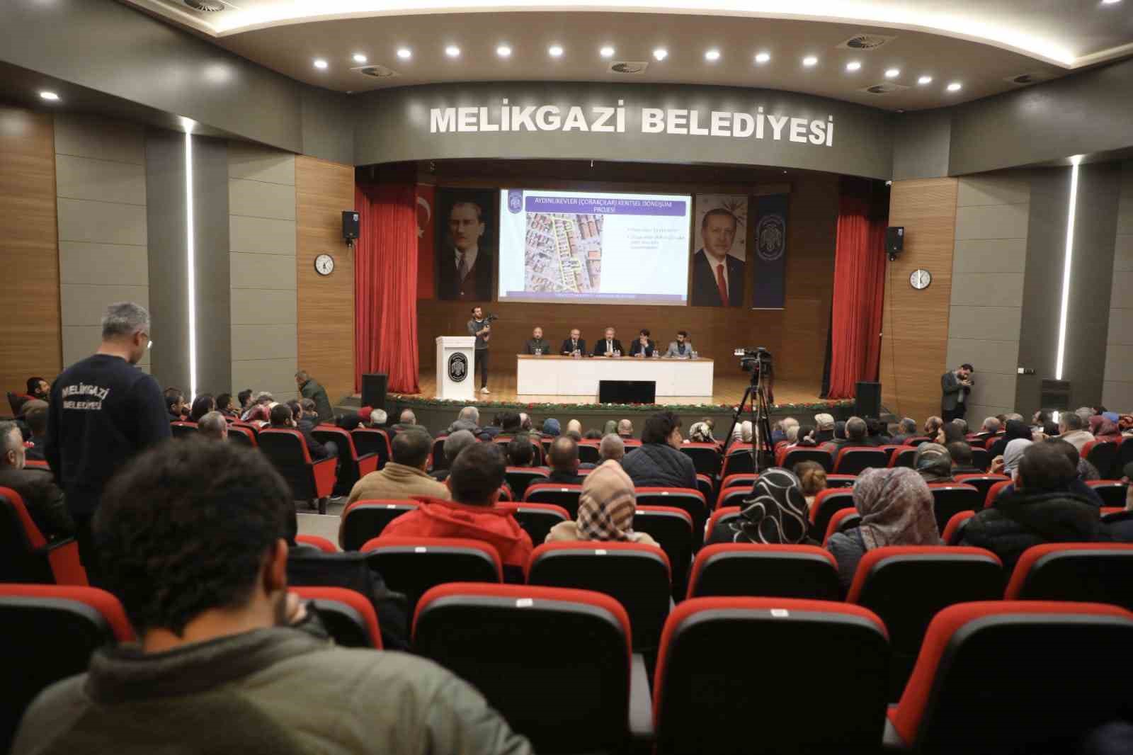 Melikgazi Belediyesi Aydınlıkevler&rsquo;de yeni kentsel d&ouml;n&uuml;ş&uuml;m &ccedil;alışması i&ccedil;in butona bastı

