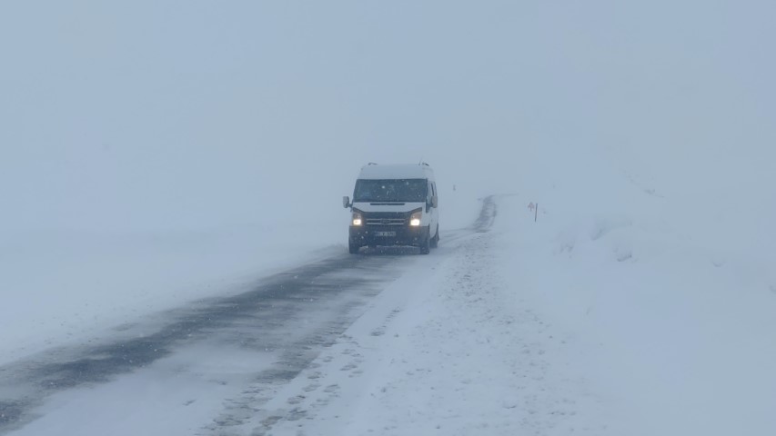 Van&rsquo;da 28 yerleşim yerinin yolu ulaşıma kapandı