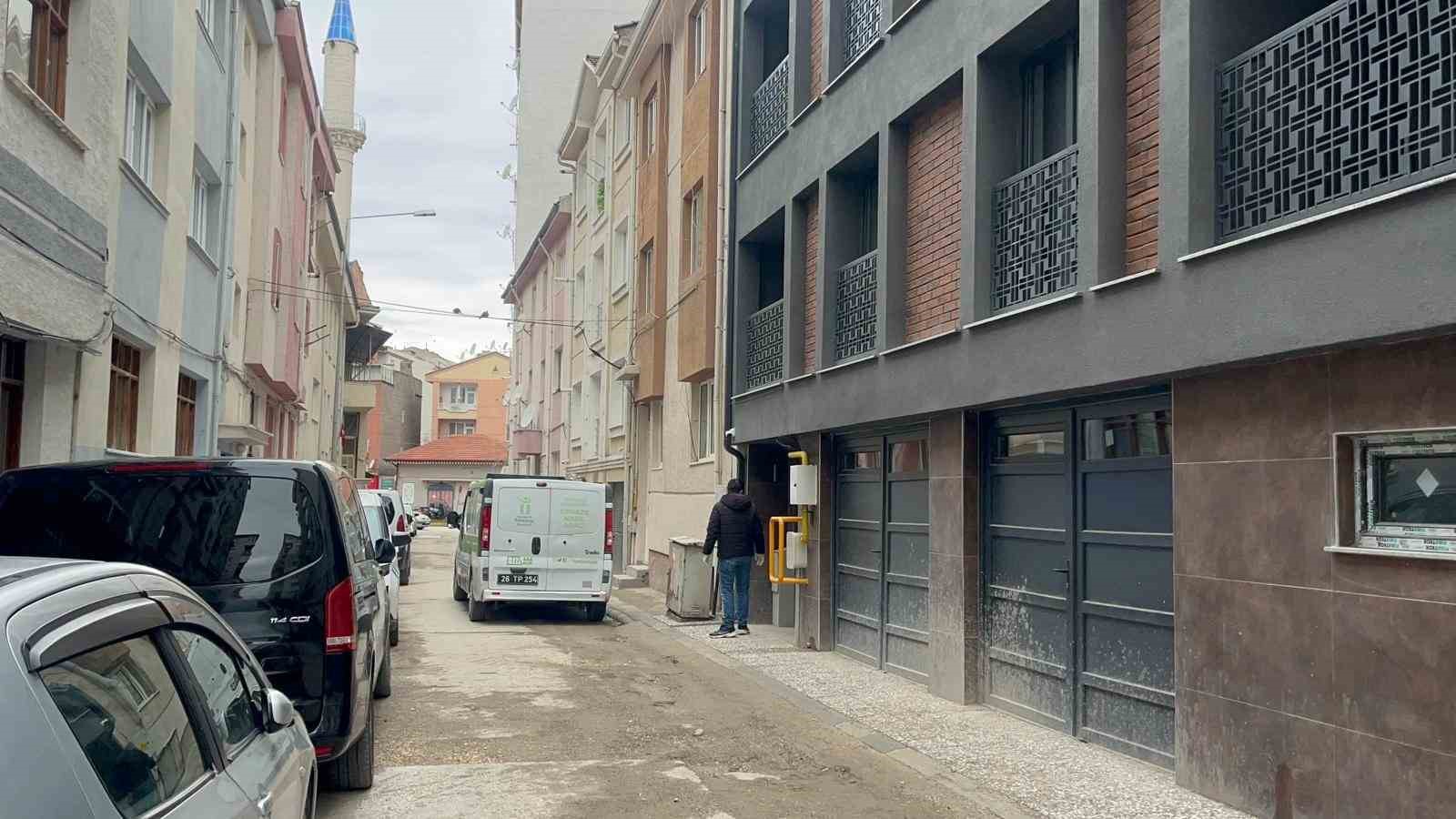 Eskişehir&rsquo;de 43 yaşındaki gen&ccedil; adam evinde &ouml;l&uuml; bulundu
