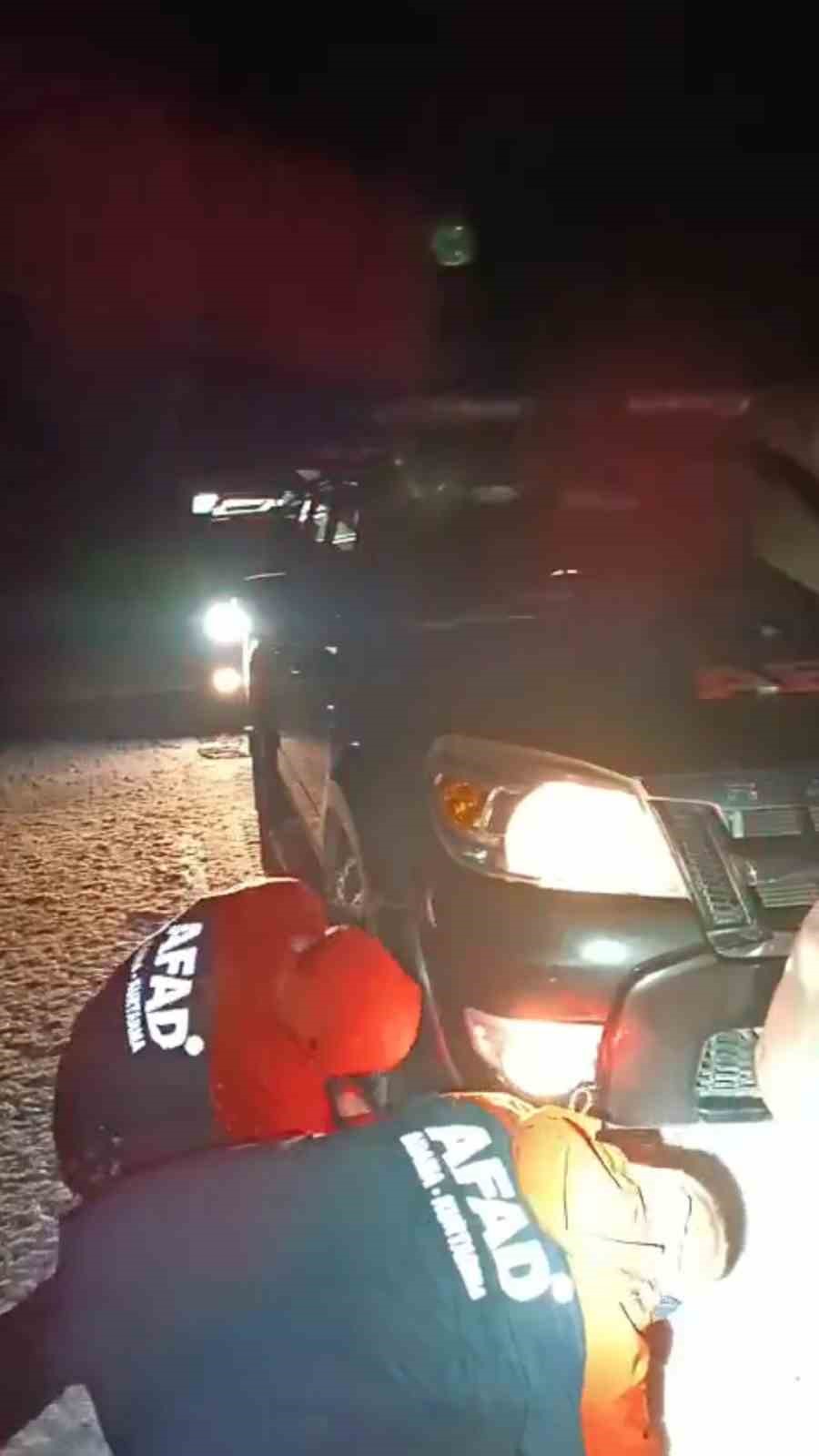 G&uuml;m&uuml;şhane&rsquo;de yaylada kar nedeniyle mahsur kalan vatandaşlar kurtarıldı
