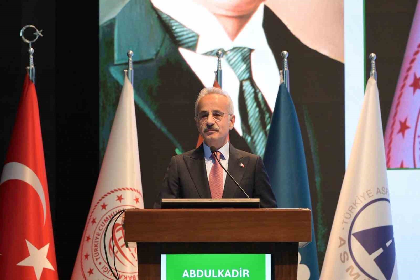 Bakan Uraloğlu: "Otoyol artış hızında Avrupa&rsquo;da 1&rsquo;inci sıradayız"
