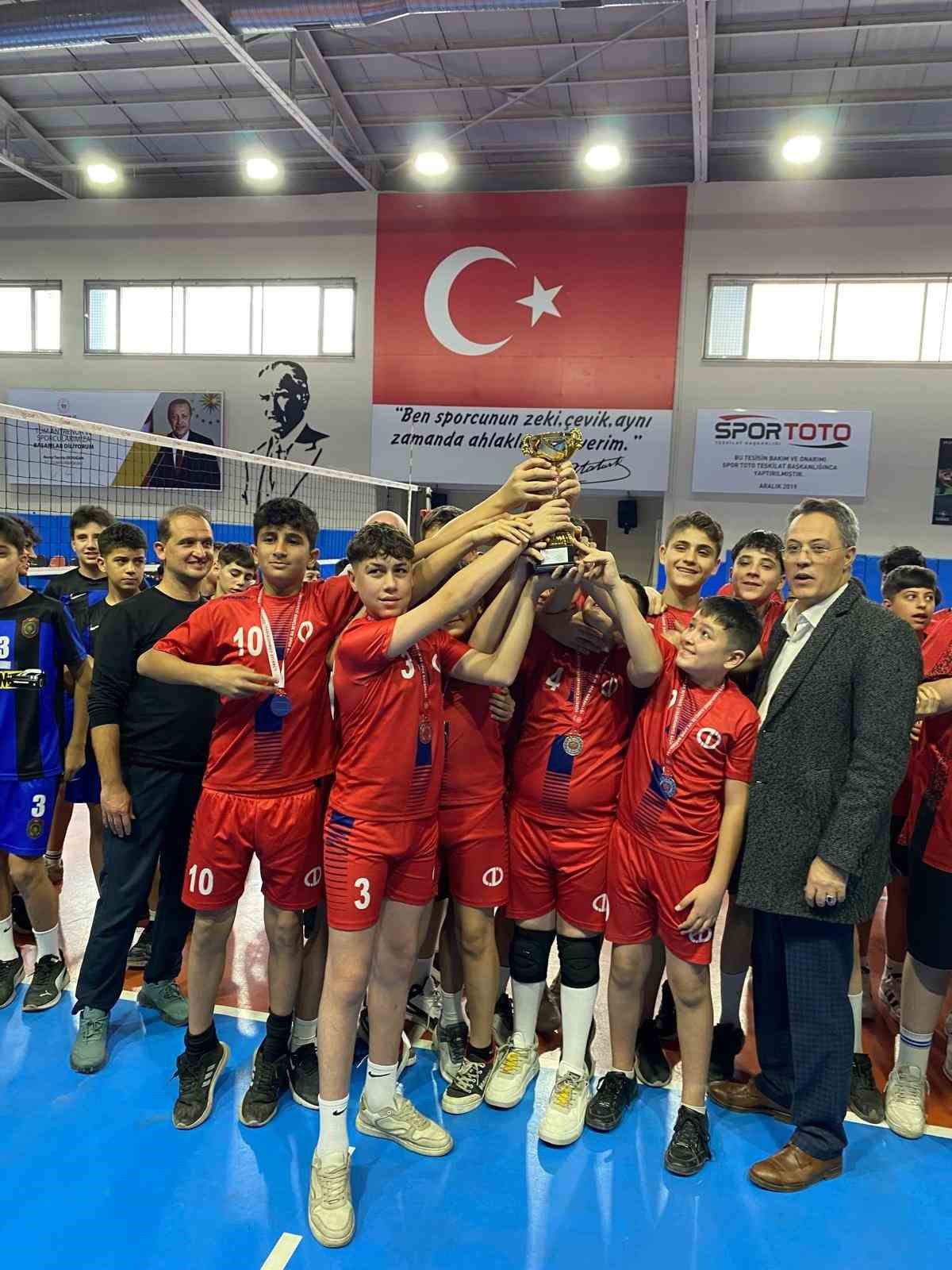 &rsquo;Okul Sporları Voleybol Yıldız Erkekler&rsquo; m&uuml;sabakaları sonu&ccedil;landı
