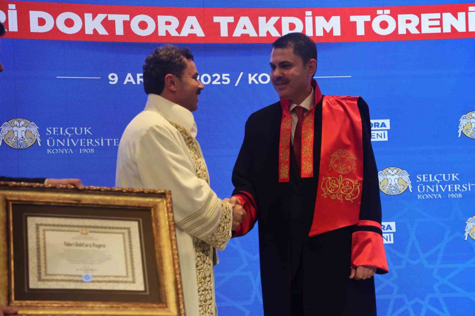 Bakan Murat Kurum’a mezun olduğu Selçuk Üniversitesi’nden fahri doktora
