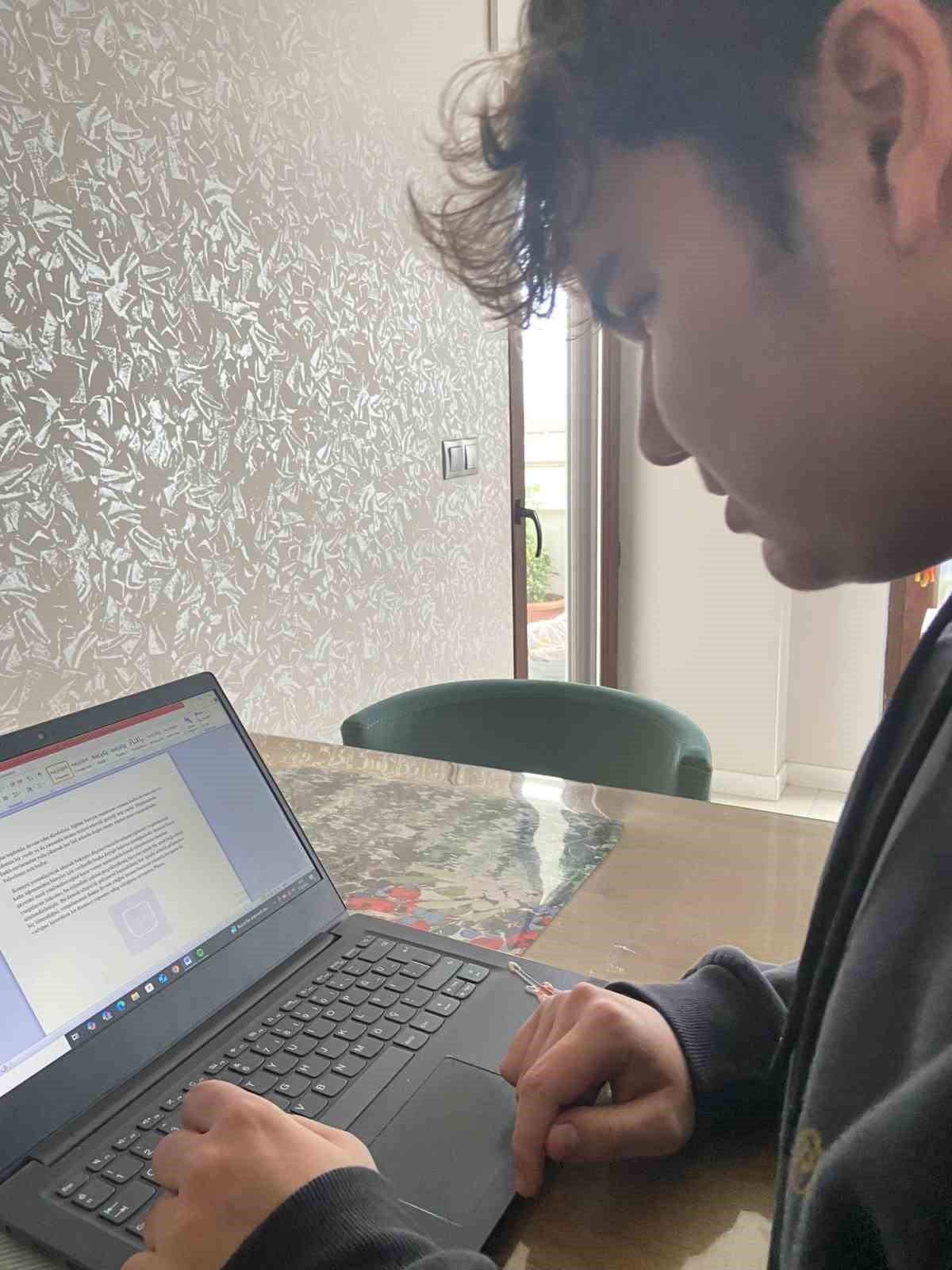 Lise &ouml;ğrencileri felsefenin d&uuml;ş&uuml;nce evreninde buluştu
