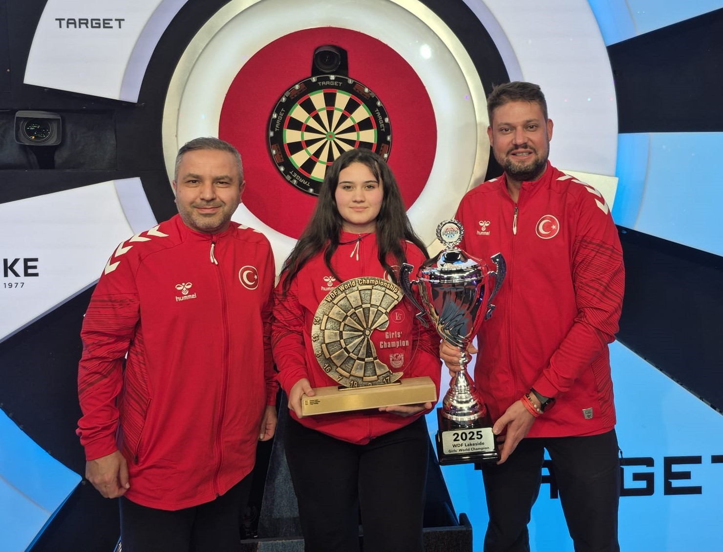 İngiltere’de fırtına gibi esen Denizlili Zehra dünya şampiyonu oldu