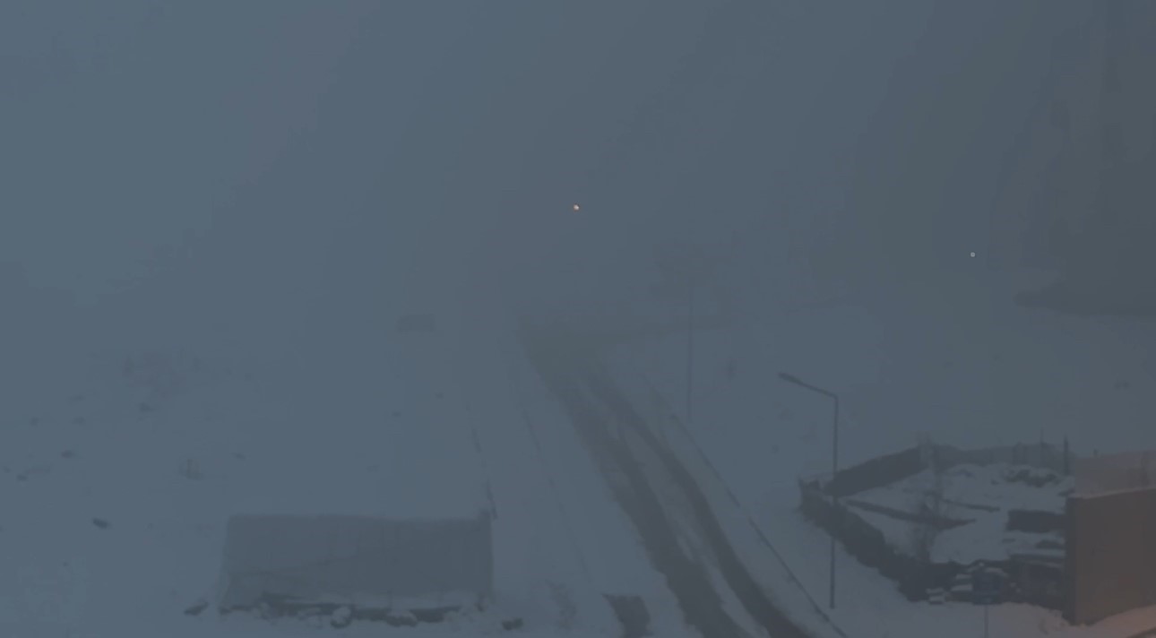 Y&uuml;ksekova&rsquo;da yoğun sis hayatı fel&ccedil; etti
