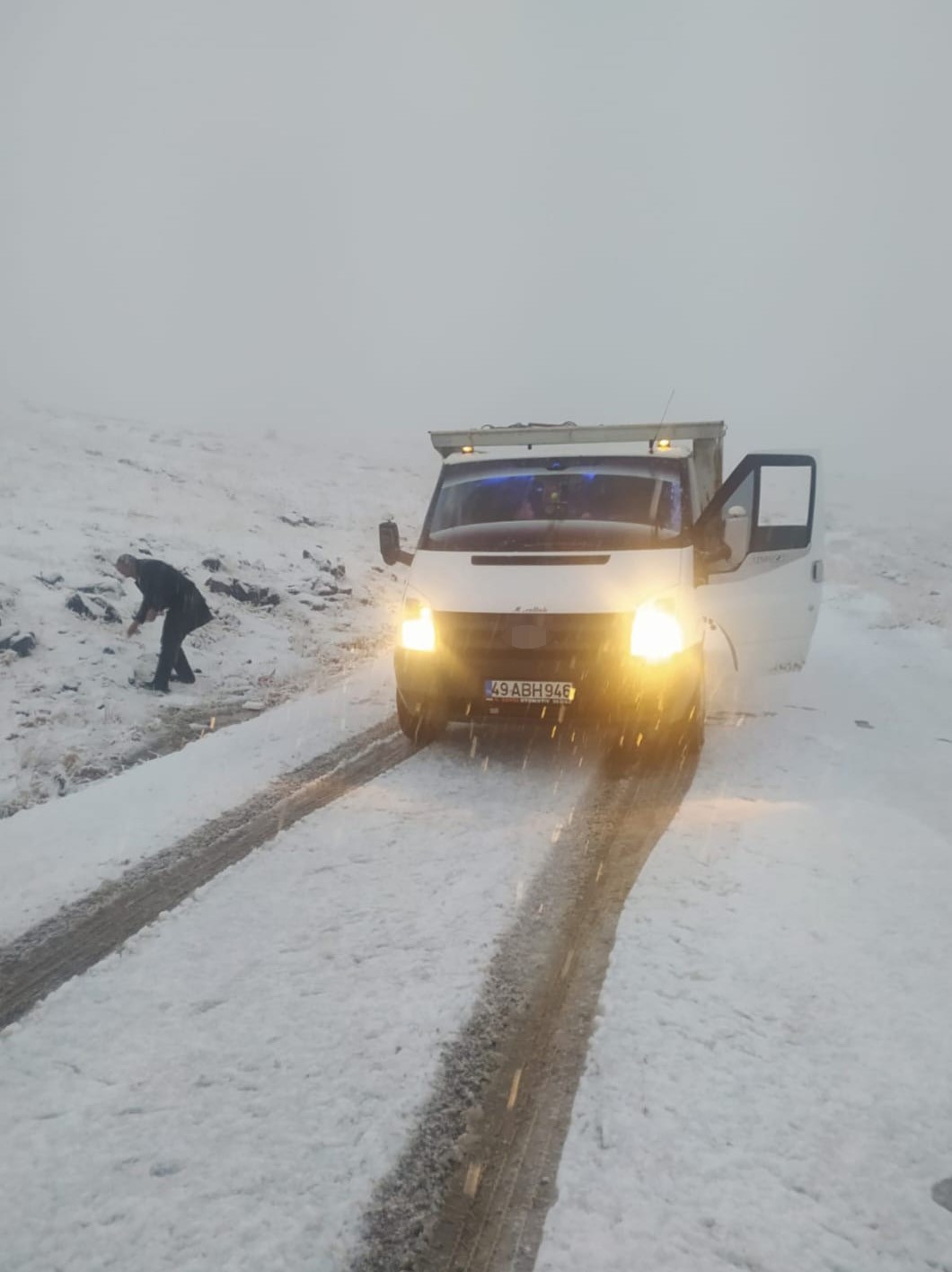 Muş&rsquo;ta yoğun kar yağışı: Hask&ouml;y-Mutki yolu ulaşıma kapandı
