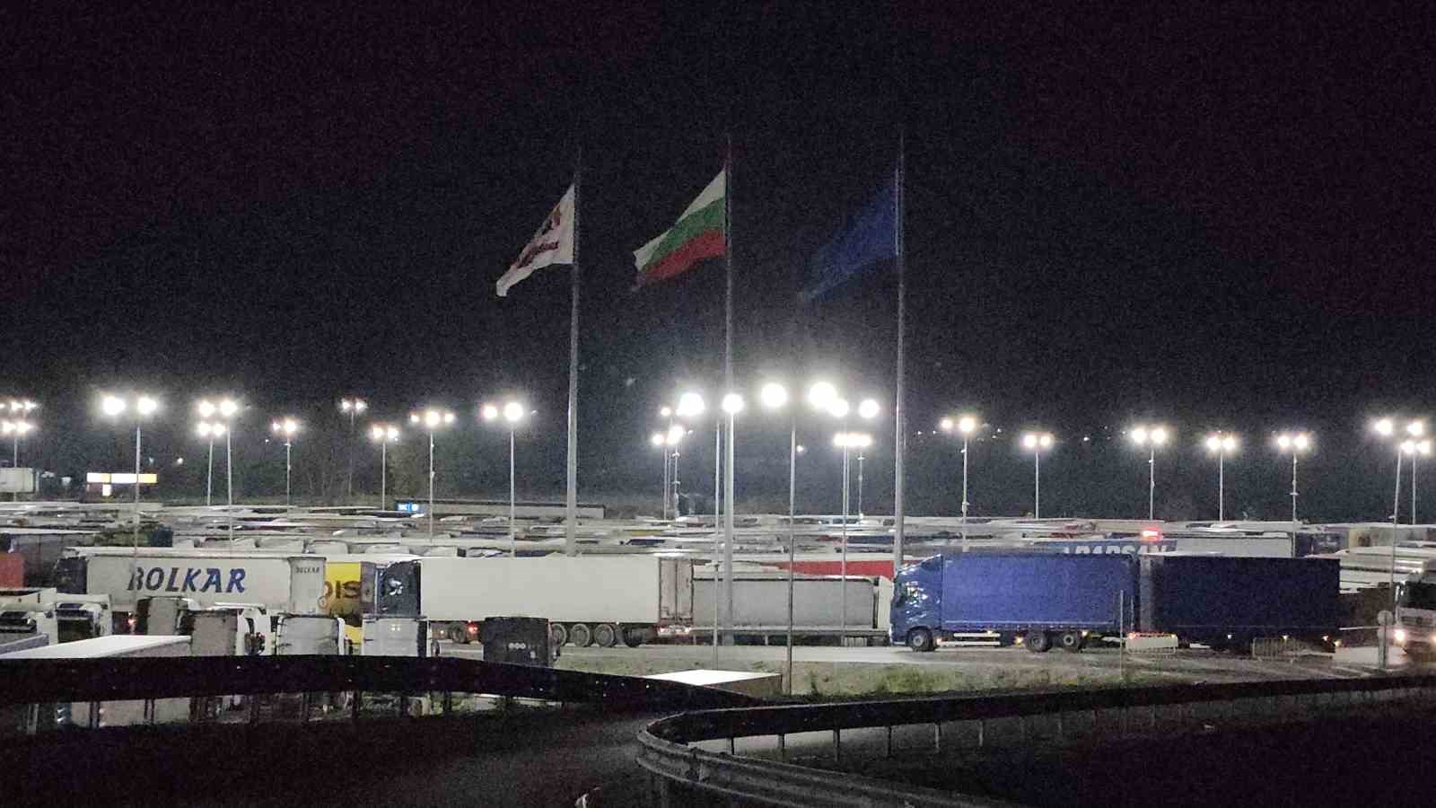 Bulgaristan tarafında 32 kilometre tır kuyruğu oluştu