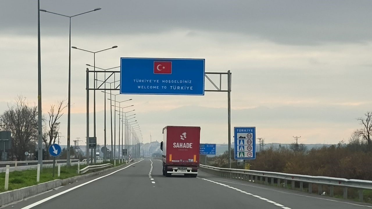 İpsala Sınır Kapısı&rsquo;nda 7 g&uuml;n sonra hareketlilik
