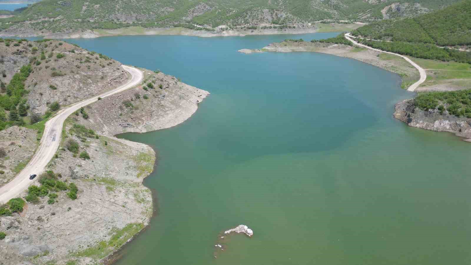 Sadece baraj suları &ccedil;ekilince kullanılan yol kalıcı hale getiriliyor
