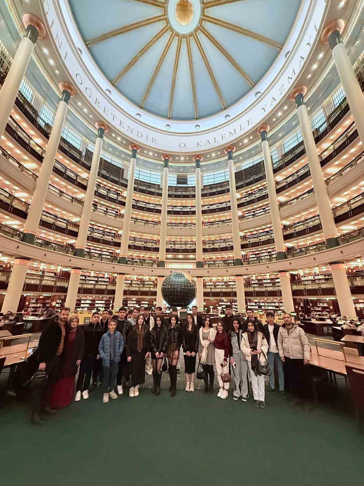 Hakkarili &ouml;ğrenciler Ankara gezisinden d&ouml;nd&uuml;
