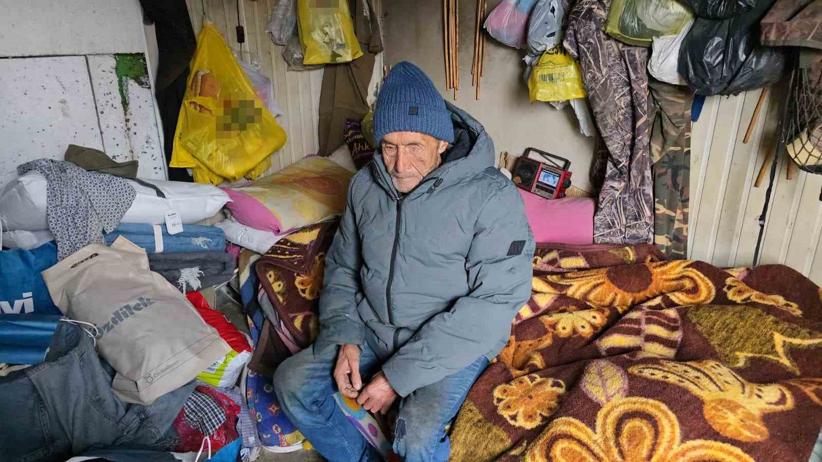 İHA&rsquo;nın haberi ses getirdi, barakada yaşayan engelli adama devlet sahip &ccedil;ıktı
