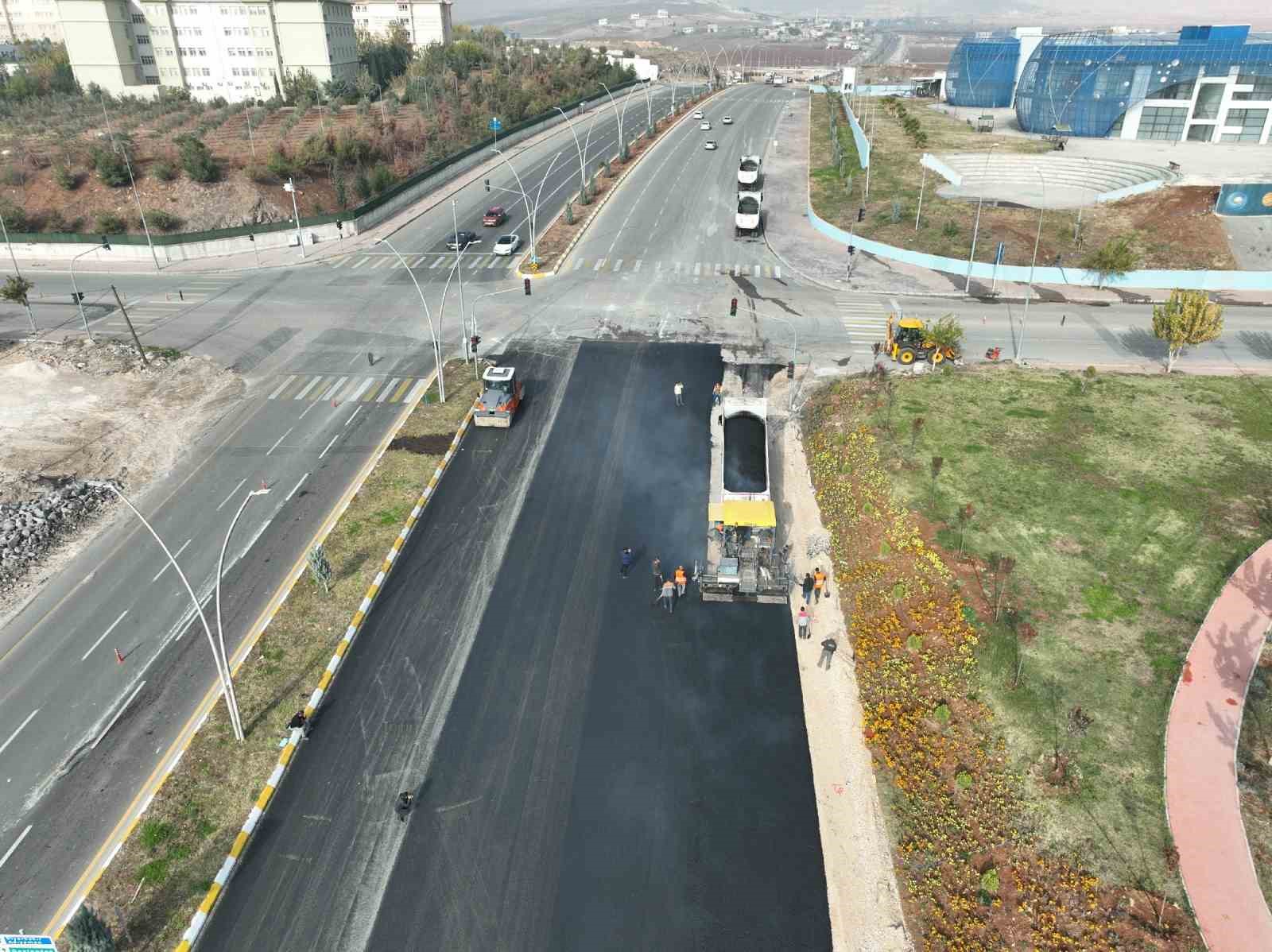 B&uuml;y&uuml;kşehir Belediyesi&rsquo;nden kent genelinde asfalt &ccedil;alışması
