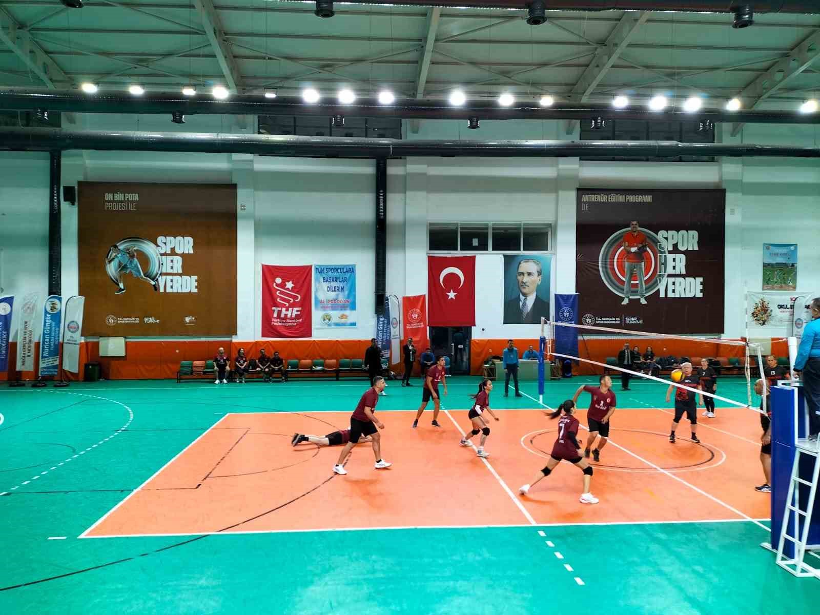 K&ouml;yceğiz&rsquo;de &ouml;d&uuml;ll&uuml; Voleybol Turnuvası başladı
