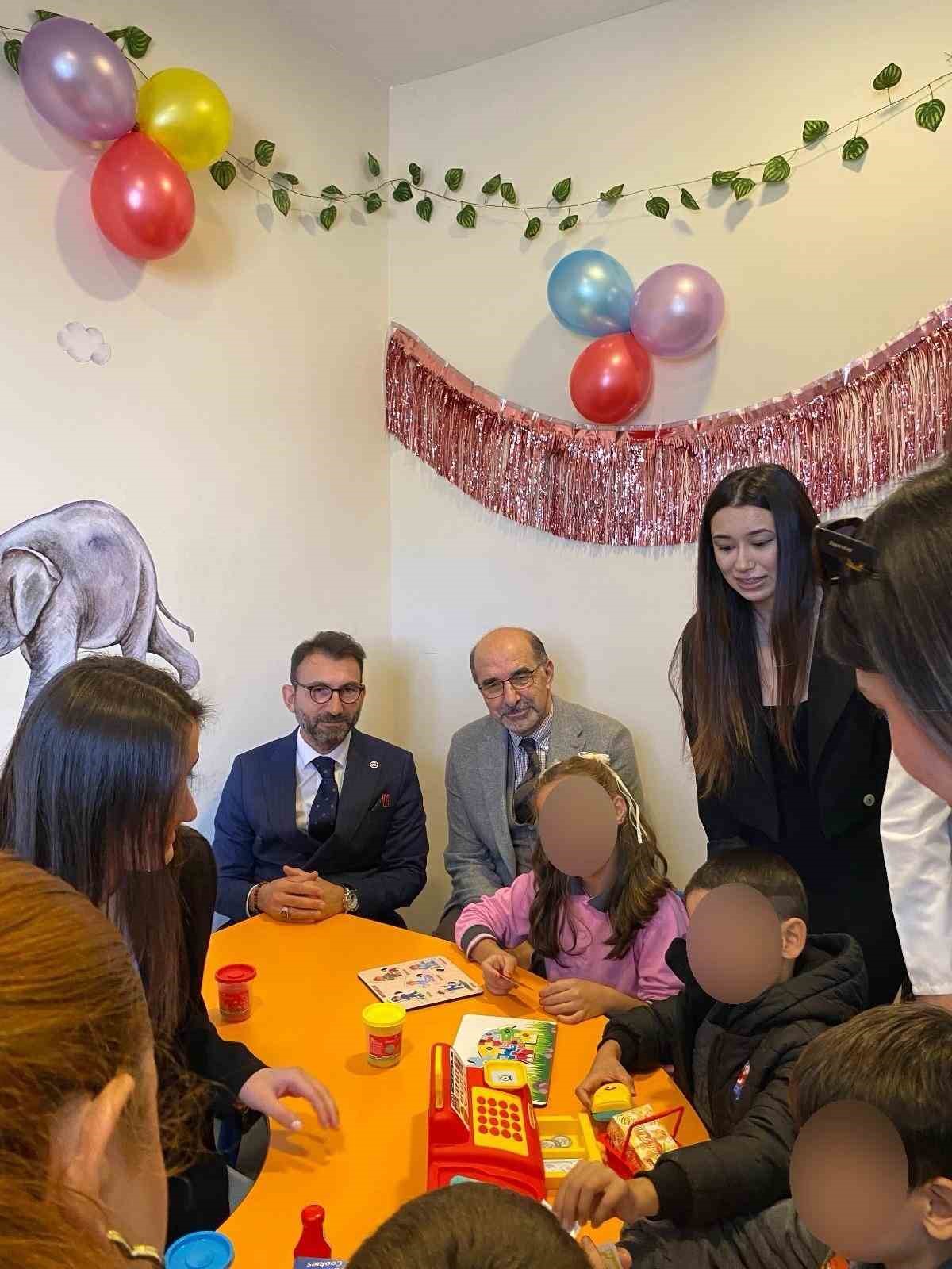 Burhaniye Uygulamalı Bilimler Fakültesi’nden özel çocuklara oyun alanı desteği