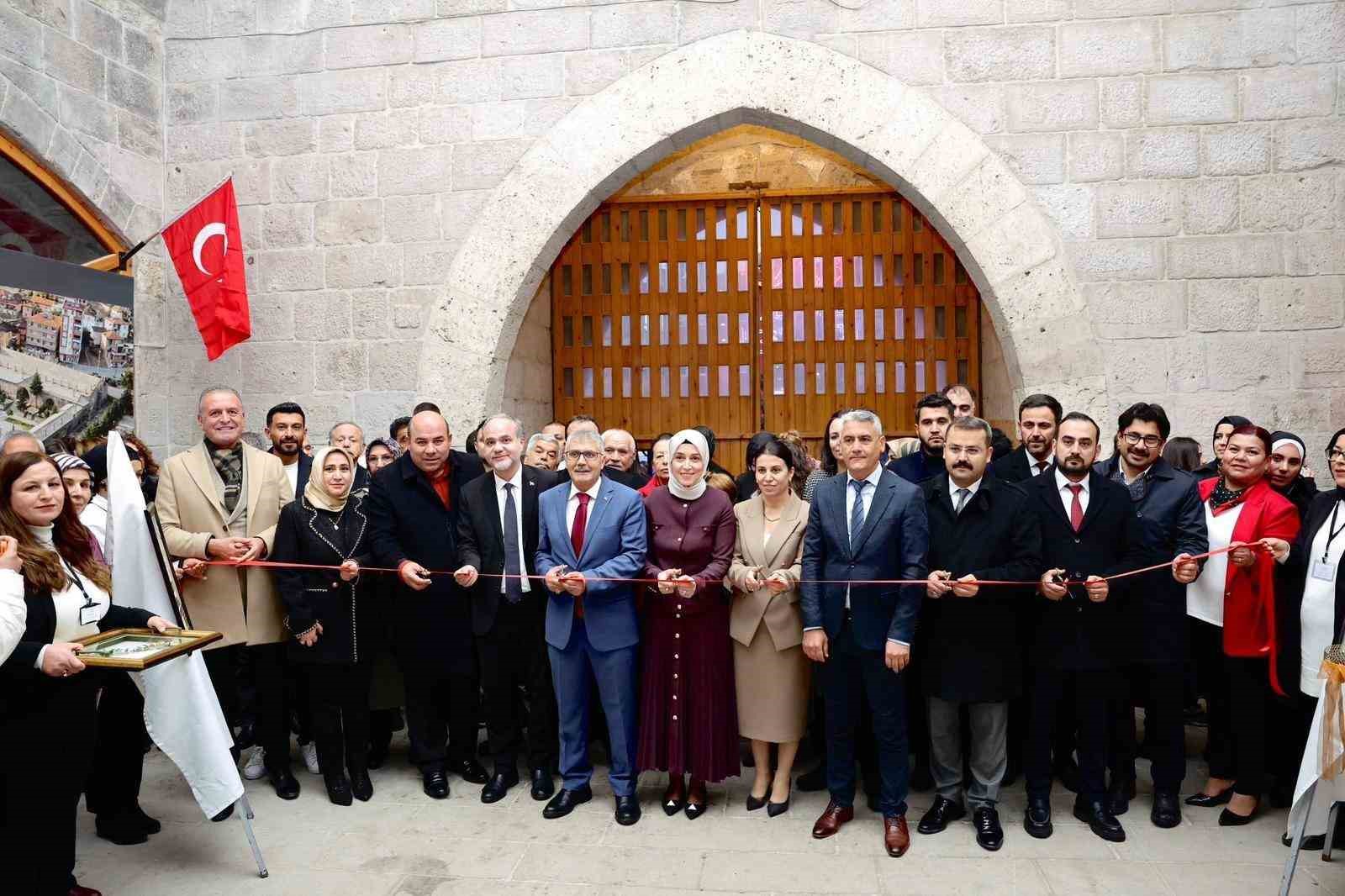 "Zamanın ve Zarafetin İzinde: Niğde" sergisi a&ccedil;ıldı

