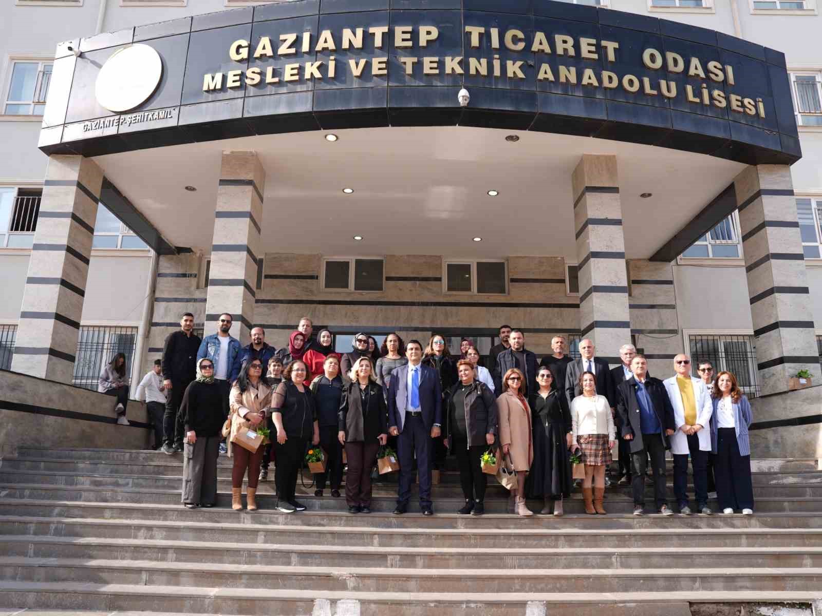 Başkan Yılmaz gençlerle bir arada