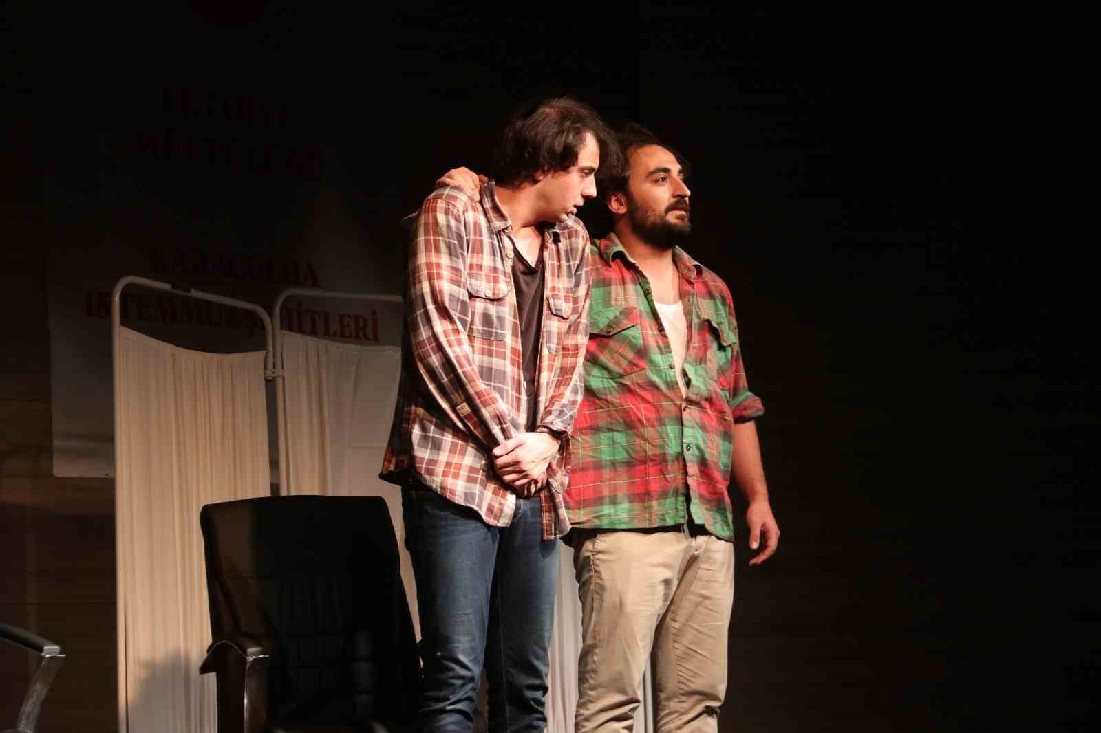 Bağımlılık Farkındalığı Tiyatro Oyunu Fethiye&rsquo;de &Ouml;ğrencilerle Buluştu
