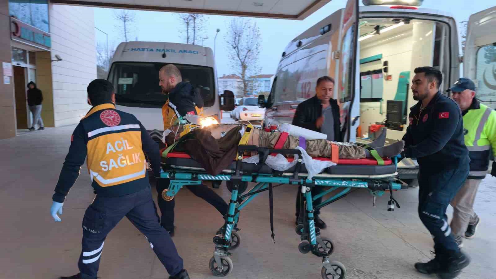 Kontrolden çıkan minibüs şarampole yuvarlandı: 1 yaralı