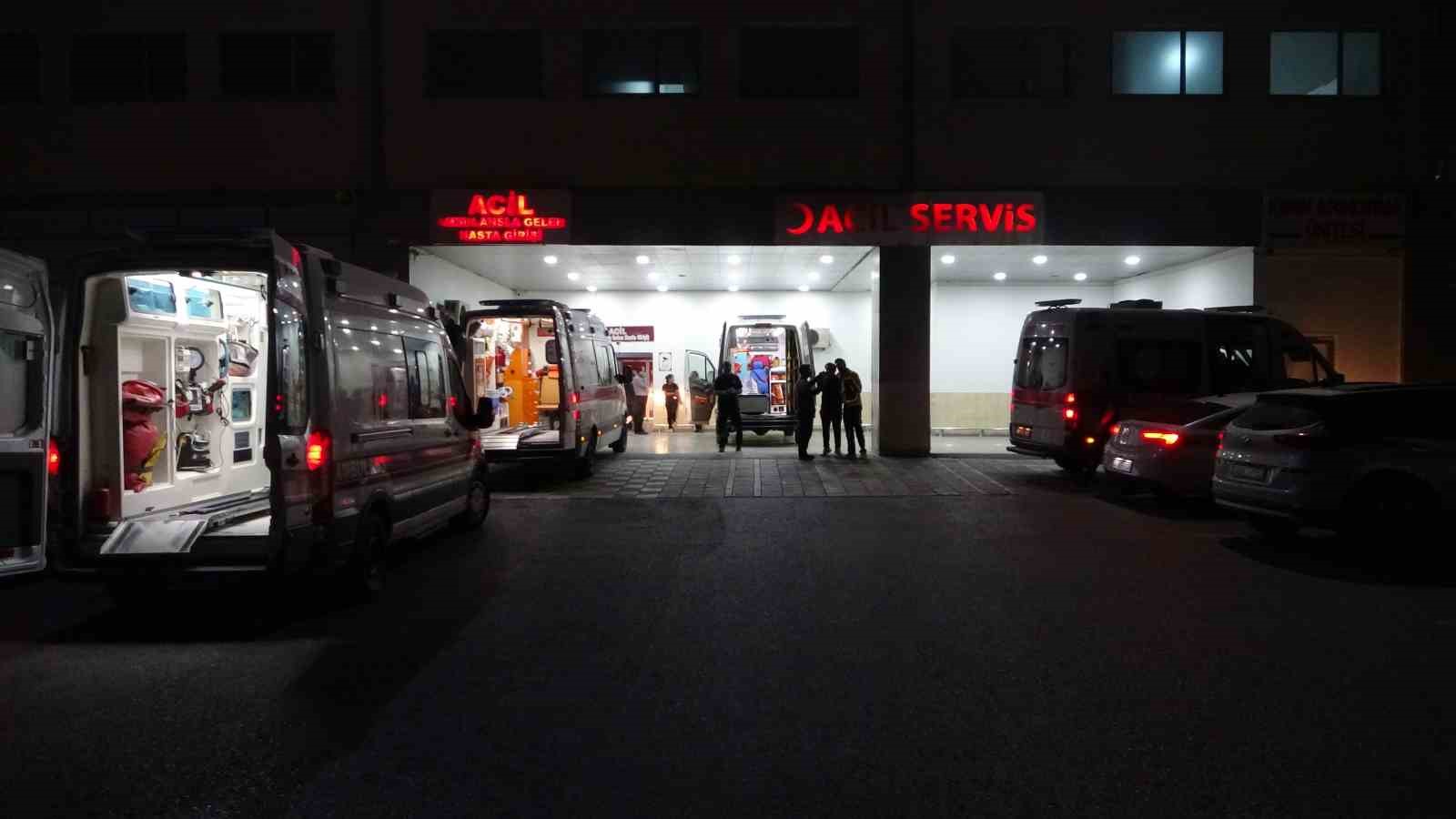 Malatya&rsquo;da &uuml;&ccedil; aracın karıştığı kazada 6 kişi yaralandı
