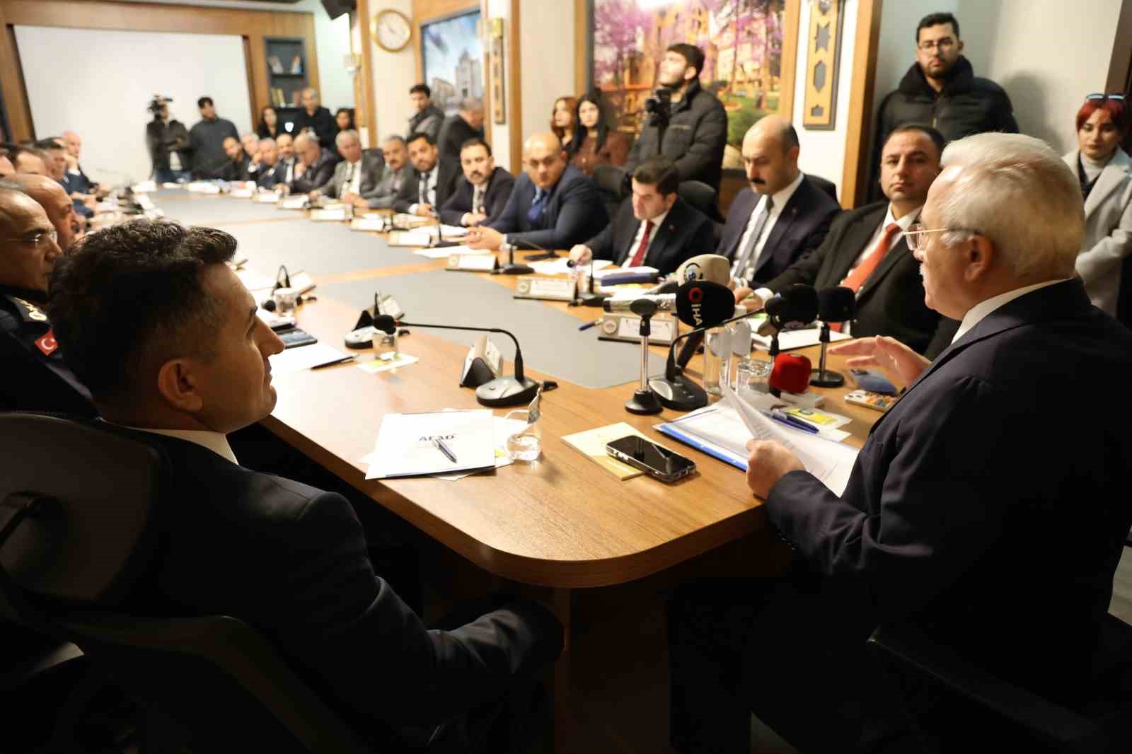 Aksaray&rsquo;da bin 100 personel kış tedbiri g&ouml;revine hazır
