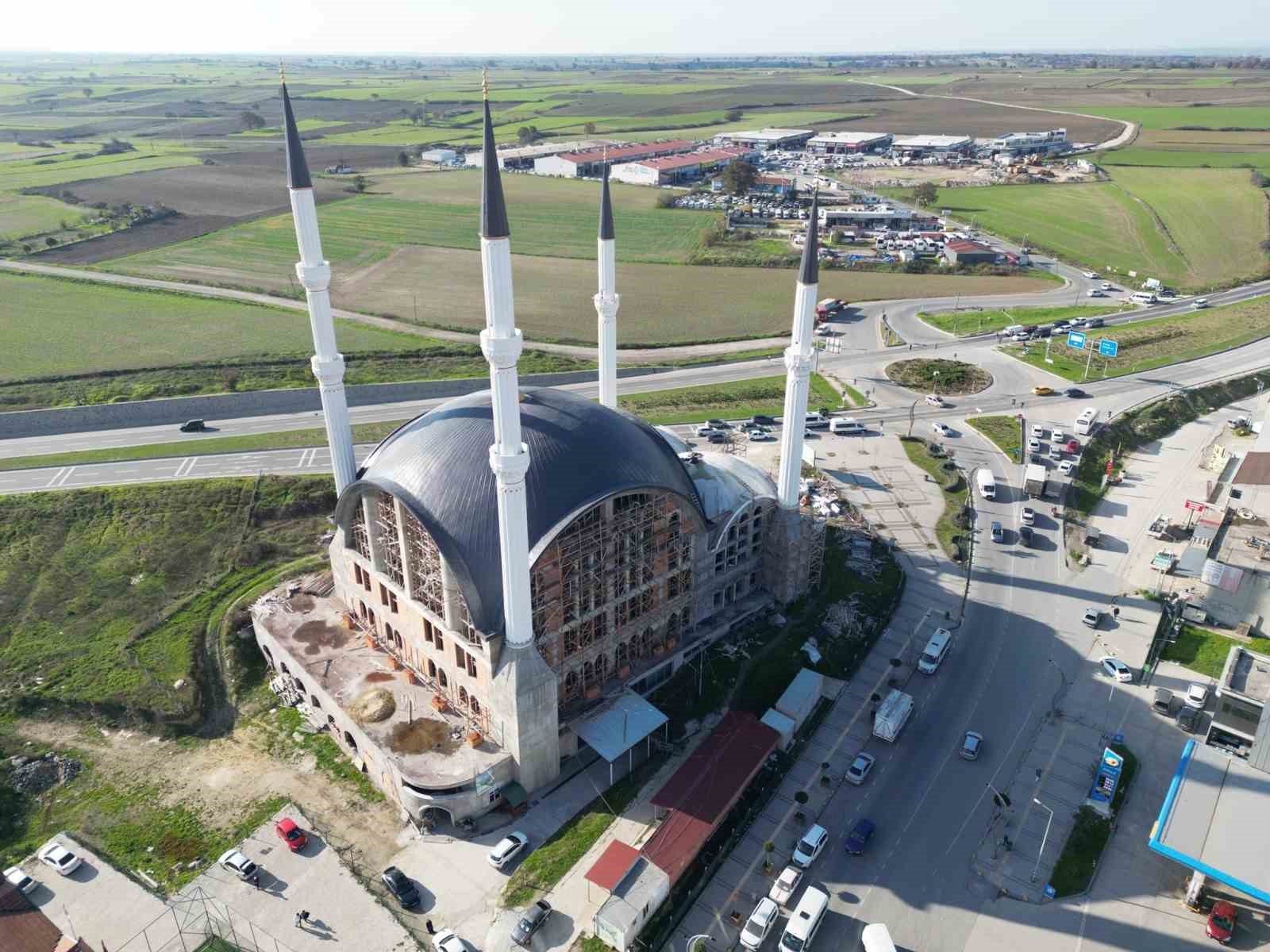 Ravza Camii yapımında iskeleden d&uuml;şen iş&ccedil;i hayatını kaybetti
