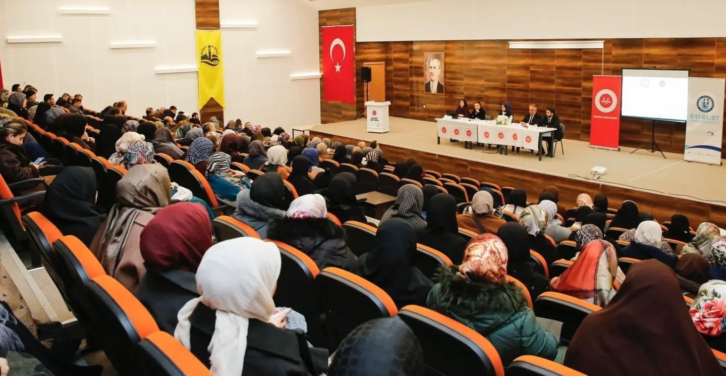 Bayburt&rsquo;ta insan hakları konulu panel d&uuml;zenlendi
