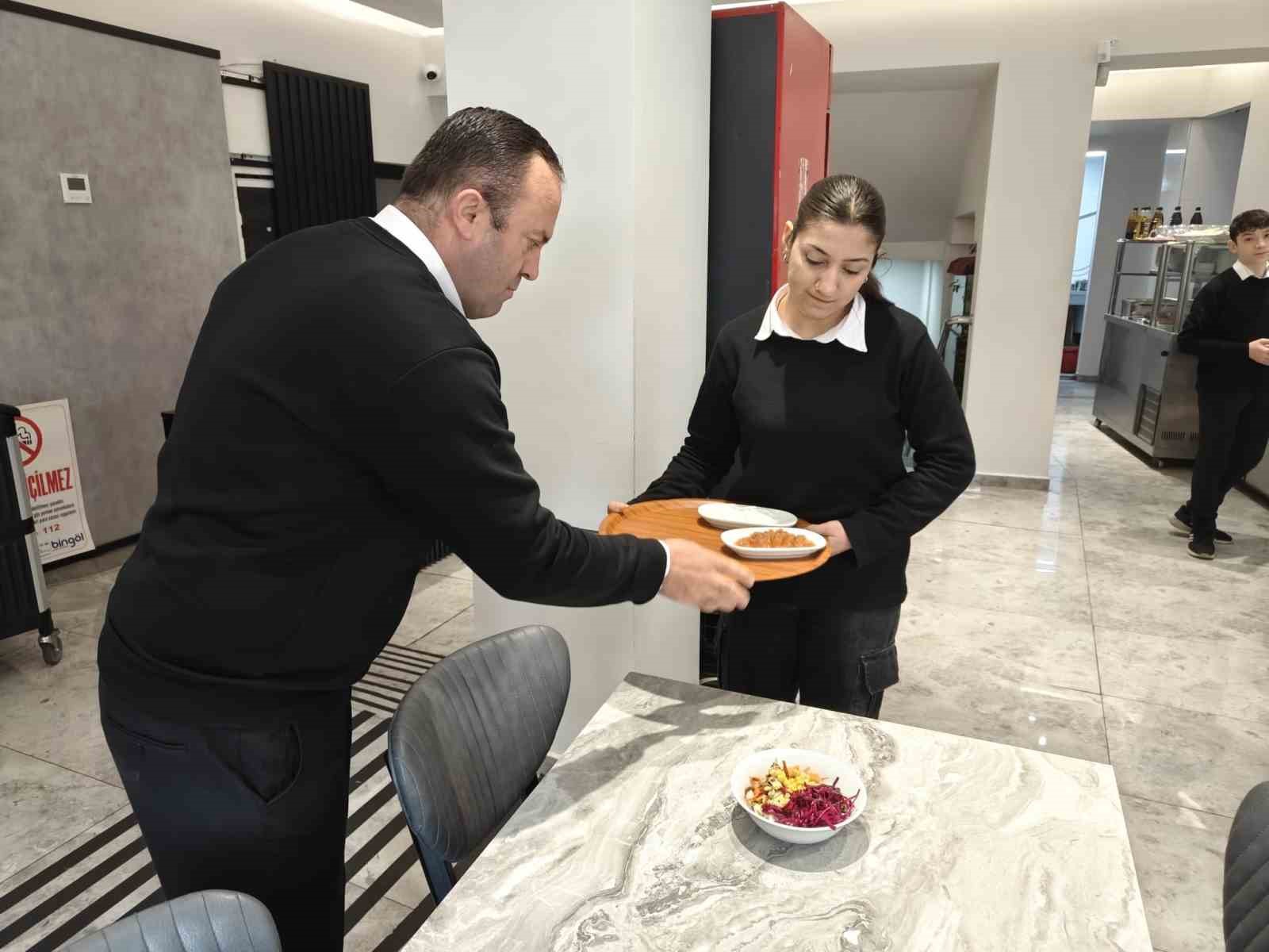 Lokantacılardan &lsquo;servis &uuml;creti&rsquo; kararına destek
