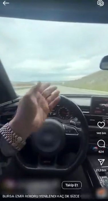 307 kilometre hızı g&ouml;r&uuml;p kendisini &ccedil;ekti, jandarma enseledi
