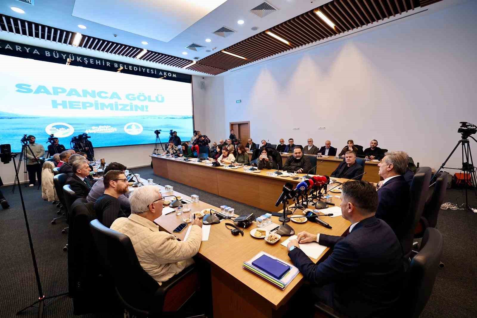 Sapanca G&ouml;l&uuml;&rsquo;nde gizli borular, kesilen sazlıklar, işgal edilen kıyılar
