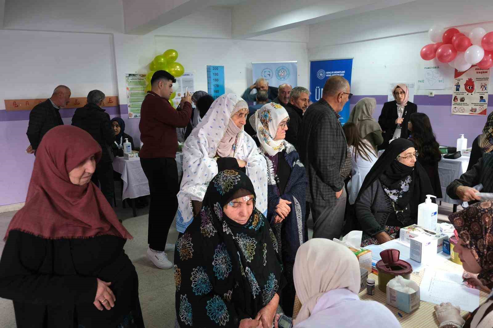 Tokat Gaziosmanpaşa &Uuml;niversitesi yolları aşıyor, sağlık taşıyor
